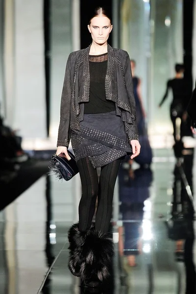 Look 16
